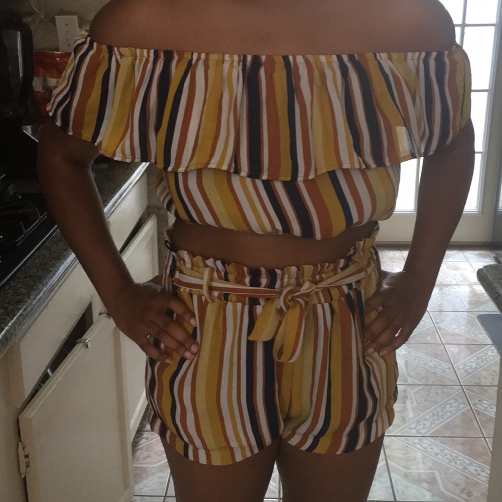 Two piece set - Picture 4 of 4